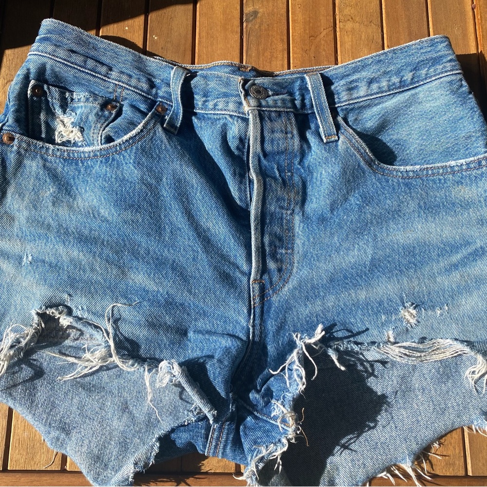Levi’s 501 cutoffs. Size 28 - Picture 2 of 5